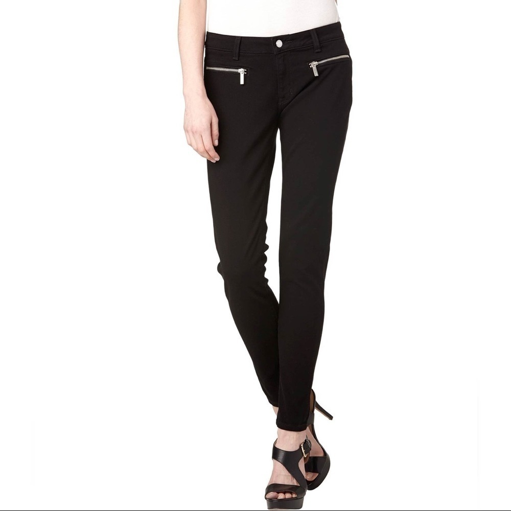 Black Skinny Jeans with Zip Pockets - Women's